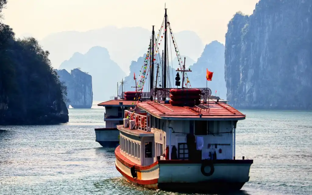 할롱 만 (Ha Long Bay)